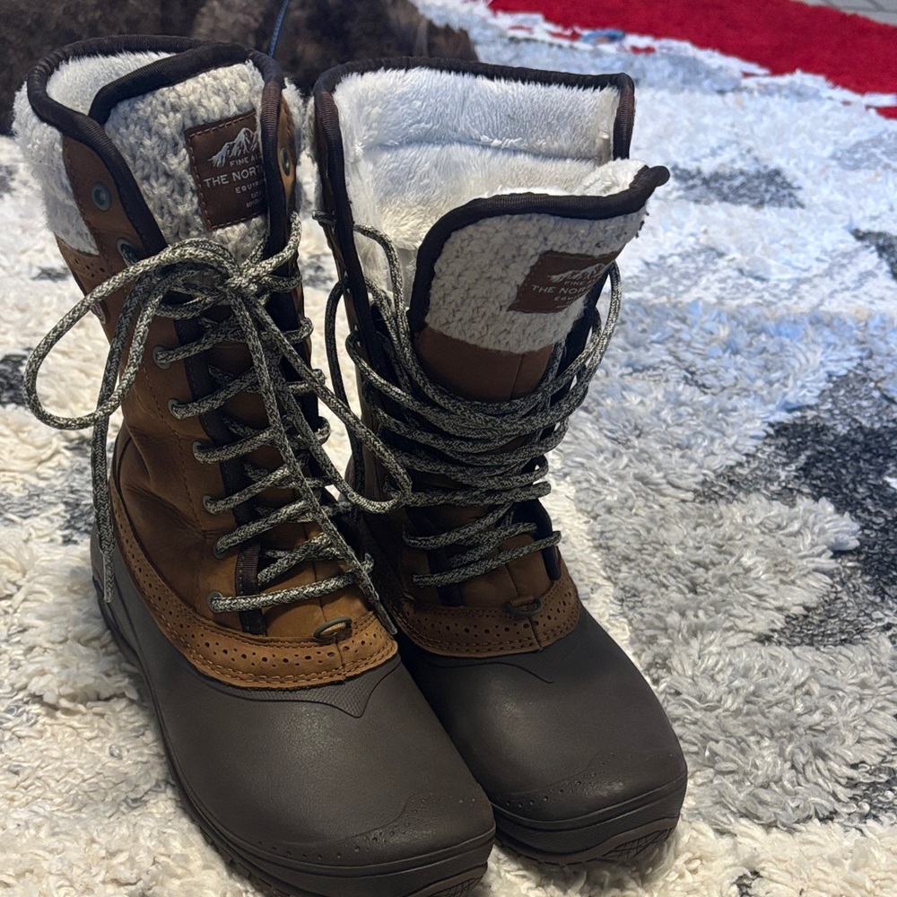 The North Face Women's Tan and Black Winter Boots